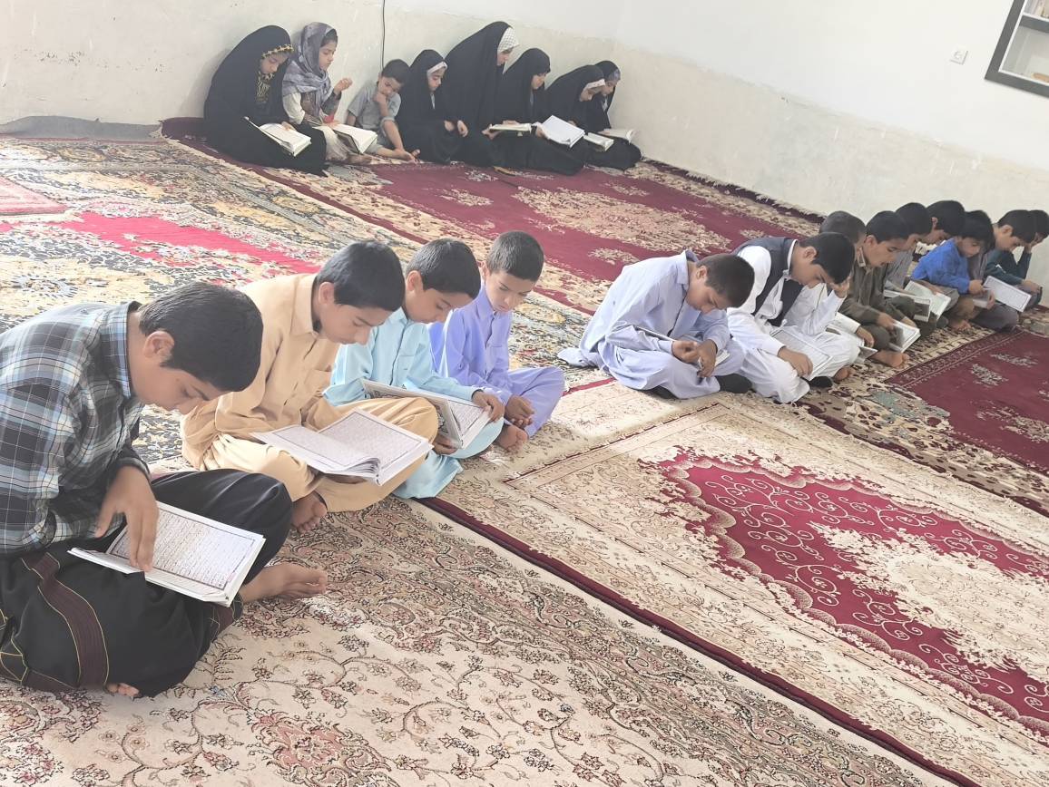 کلاس قرآن  همچنین پخت و توزیع افطاری به نیت امام حسن مجتبی (ع) و یادبود رهبر شهید و شهدای ایران عزیز