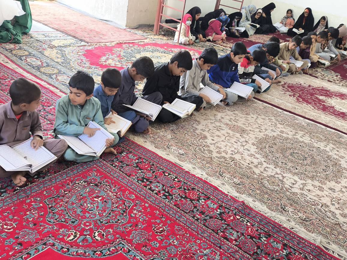 کلاس قرآن در روستای برفی شهرستان هامون(۷آذر)