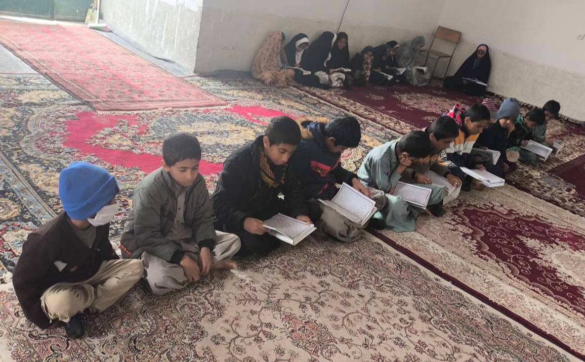 کلاس قرآن در روستای برفی شهرستان هامون (۱۰بهمن)