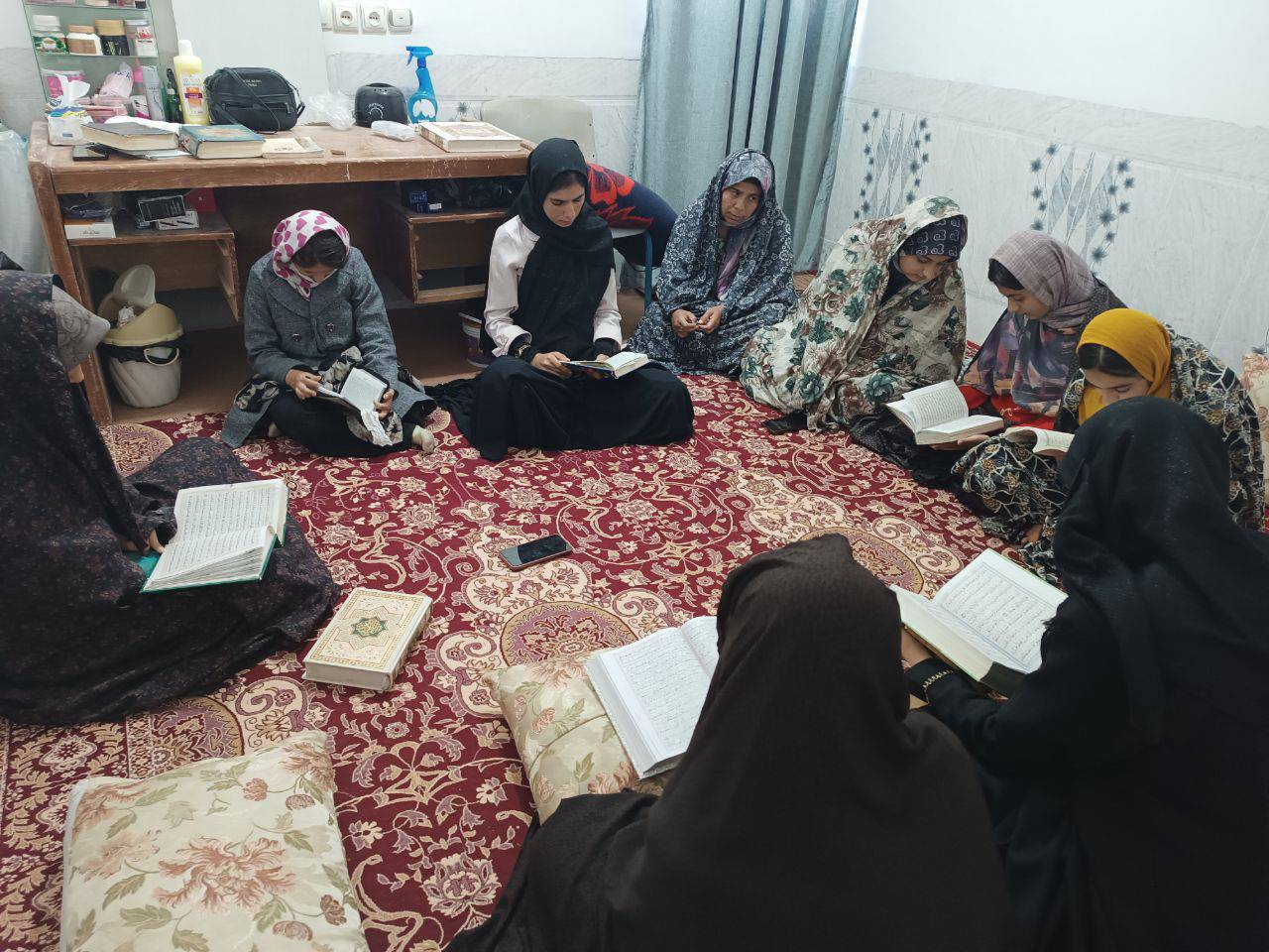 برگزاری کارگاه با موضوع امامت، جزءخوانی قرآن کریم به همراه سفره افطاری در روستای حجت آباد