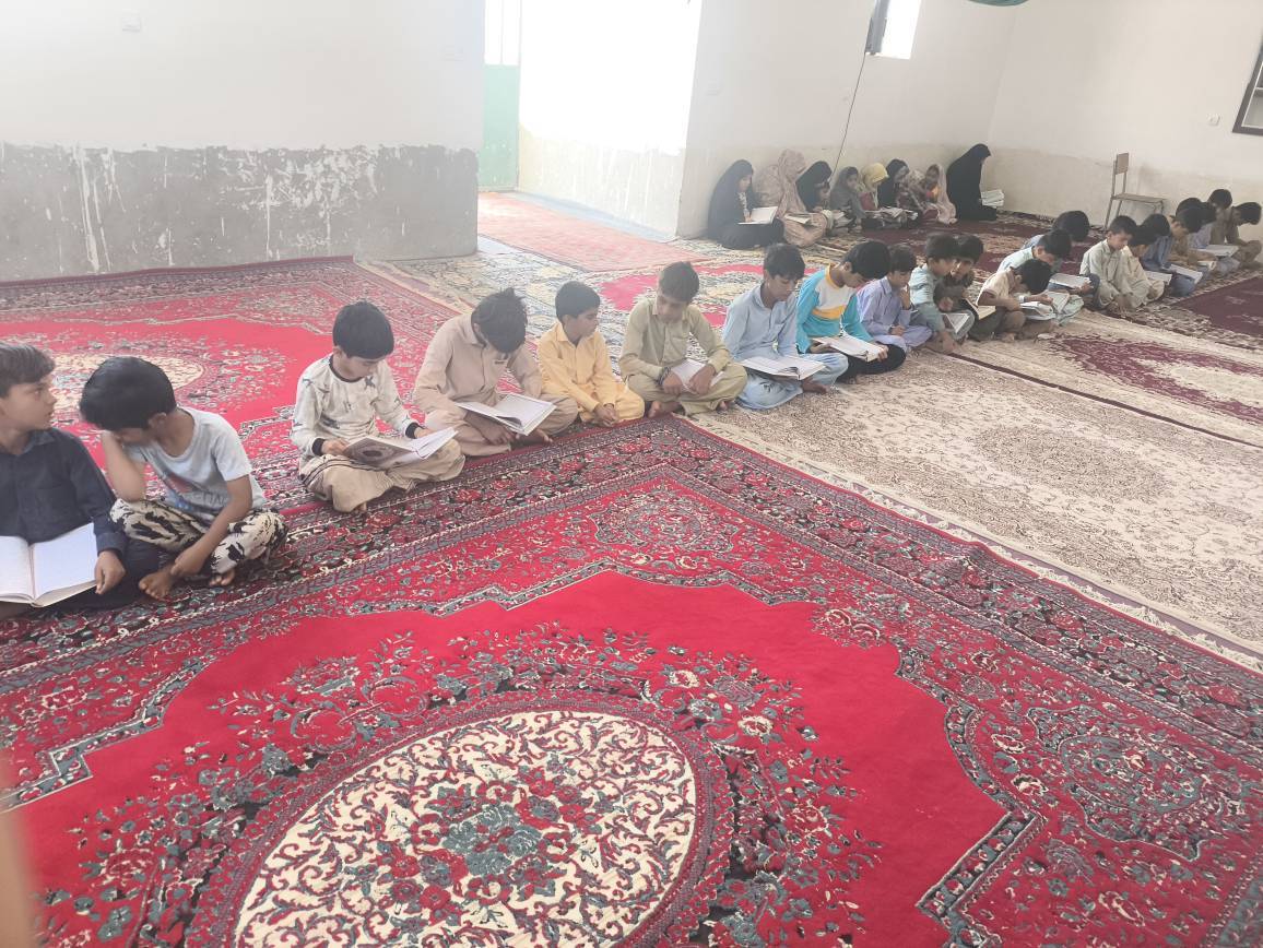 کلاس قرآن در کانون مسجد روستای برفی شهرستان هامون - گره جهادی وارثین