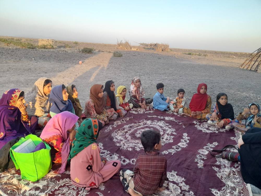 برگزاری کلاس و کتابخوانی در روستای سردشت چاه علیشاه استان کرمان