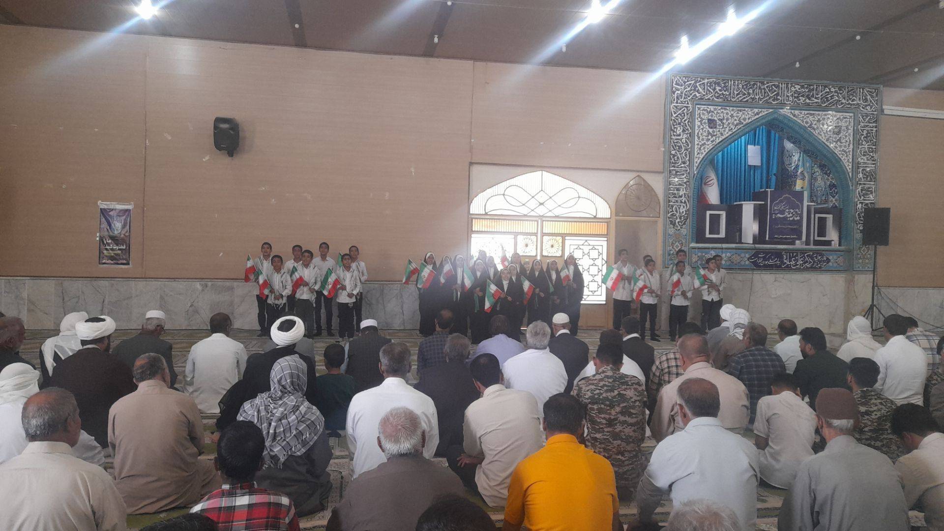 اجرای سرود «ای ایران» توسط گروه سرود روستای اشترک 